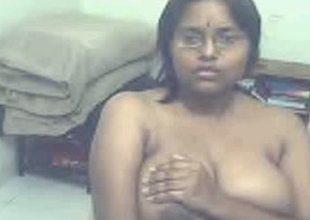 Dilettante Indian girl exposes huge scoops on camera