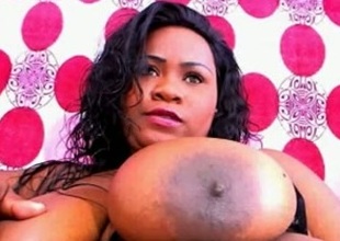 Exposing my large natural melons and very juicy tokus at bottom cam